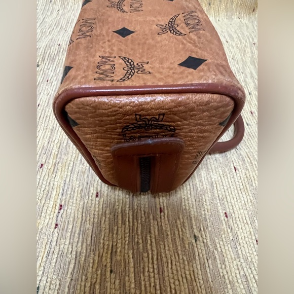 MCM AUTHENTICATED MINI VISETOS COGNAC BOSTON BAG. UEC. LIKE NEW. COMES WITH COA. - Picture 11 of 12